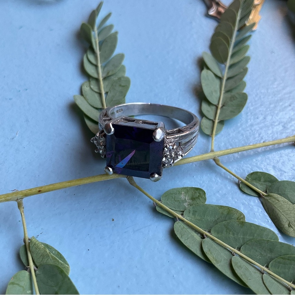 Amethyst and Sterling Silver Ring - Picture 4 of 6